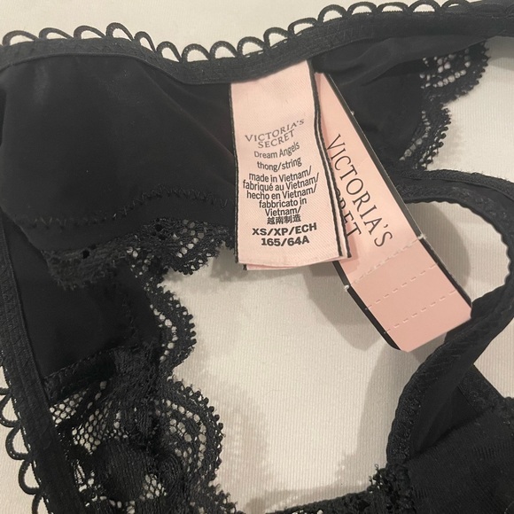 NEW WITH TAGS VICTORIA’S SECRET SIZE XS 2 PK OF TONGS IN BABY PINK AND BLACK - Picture 5 of 8